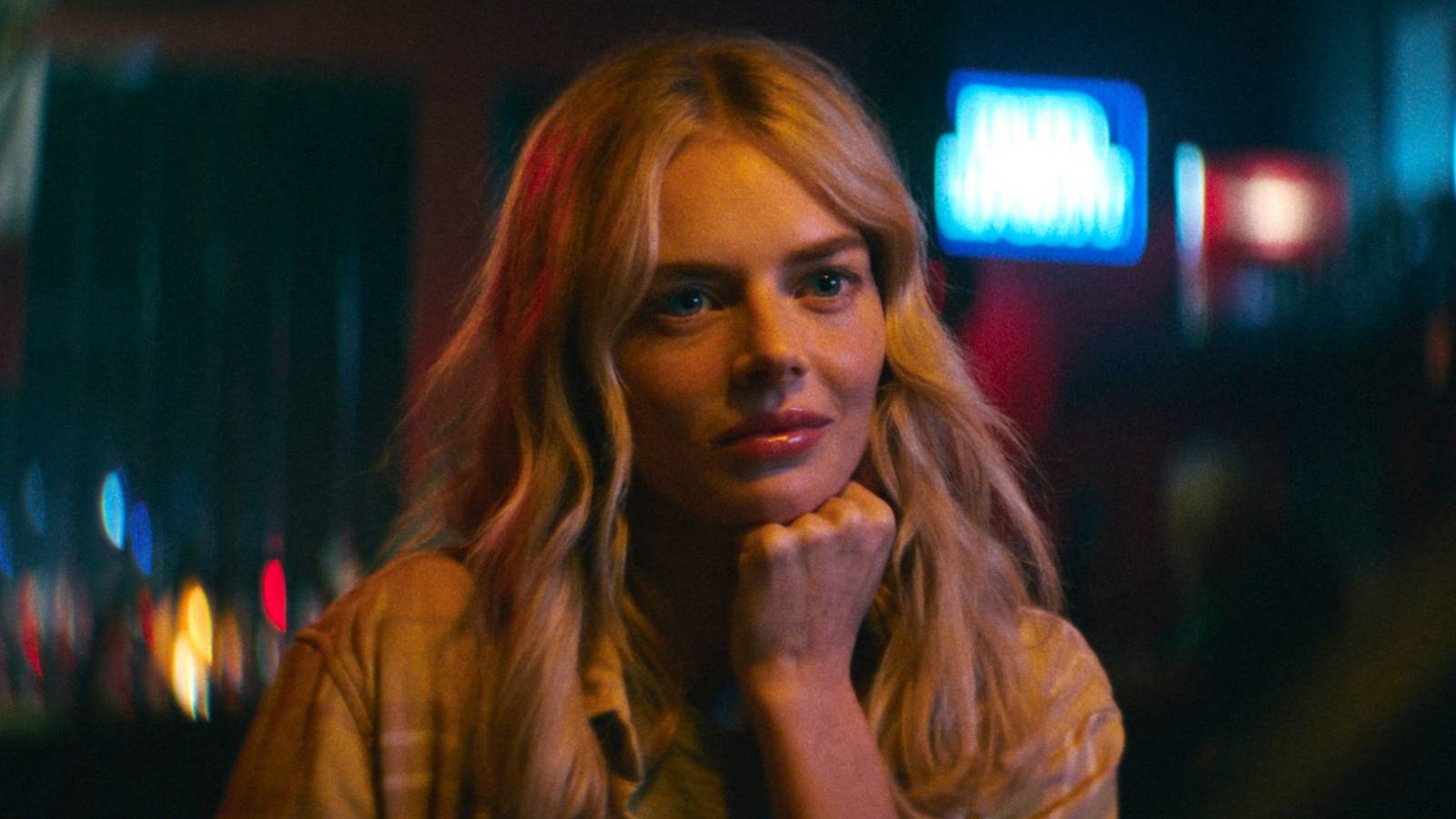 Carolina Caroline Sneak Peek: Samara Weaving and Kyle Gallner Master the Con