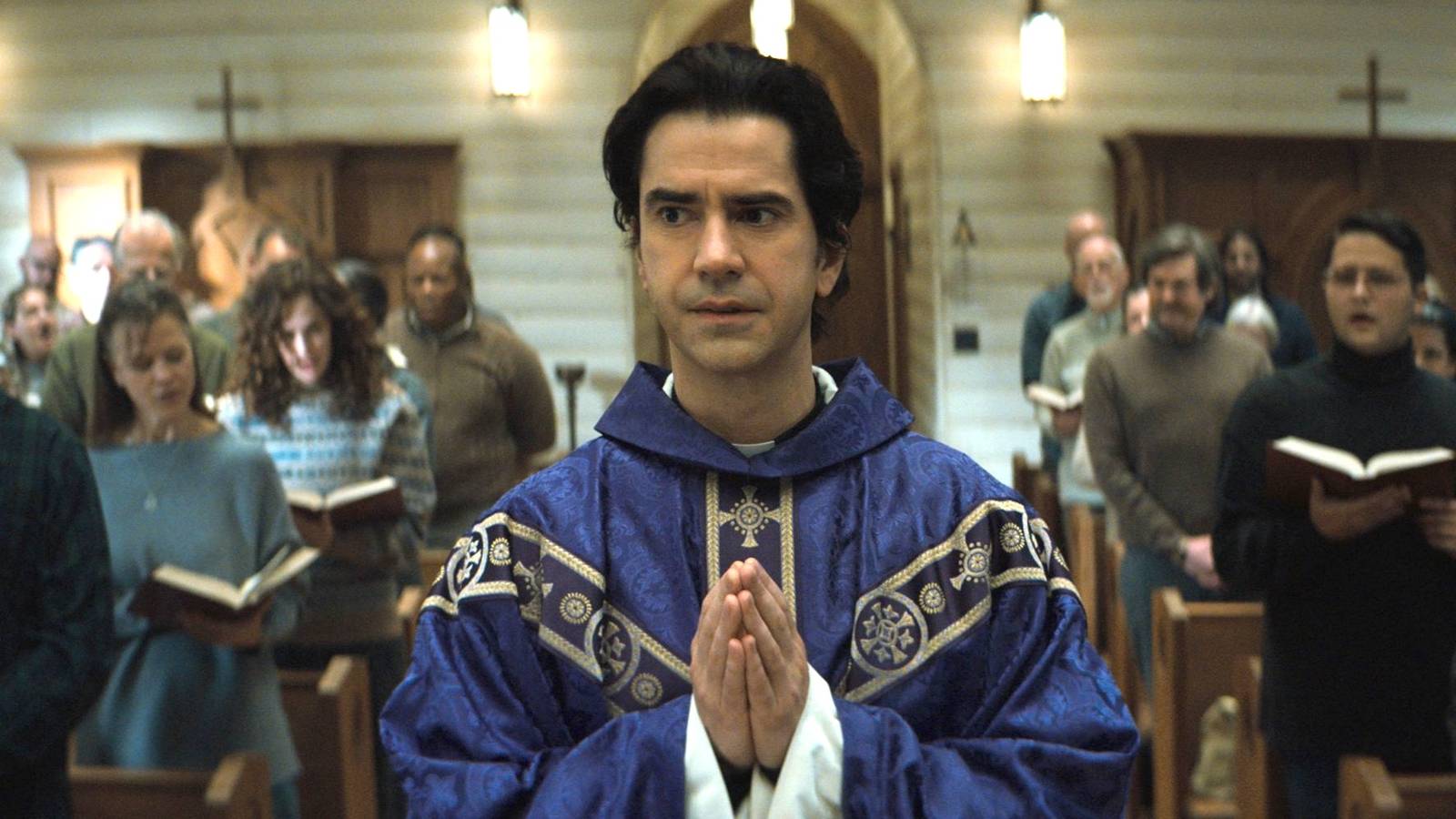 Hamish Linklater Returns to Haunt a New Island in Apple TV+ Horror-Comedy 'Widow's Bay'