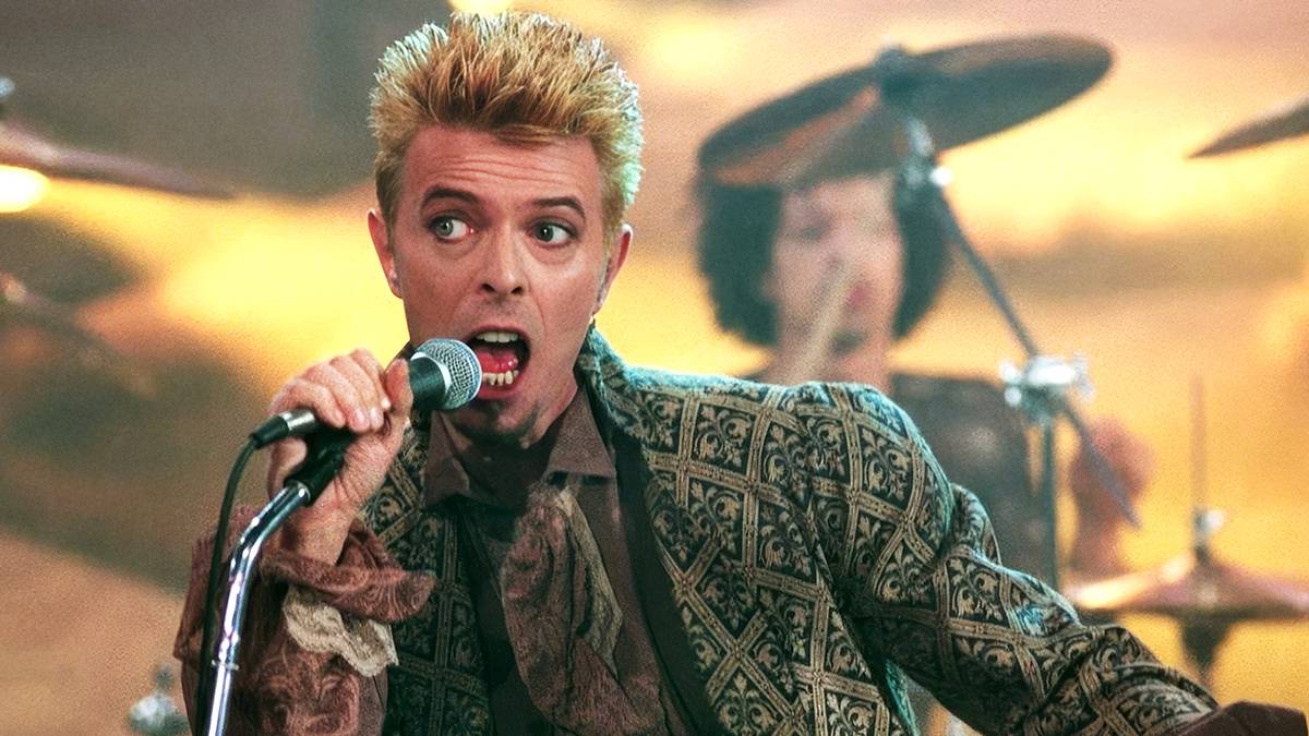 How David Bowie's 1970 Track 'The Man Who Sold the World' Foreshadowed Alternative Rock