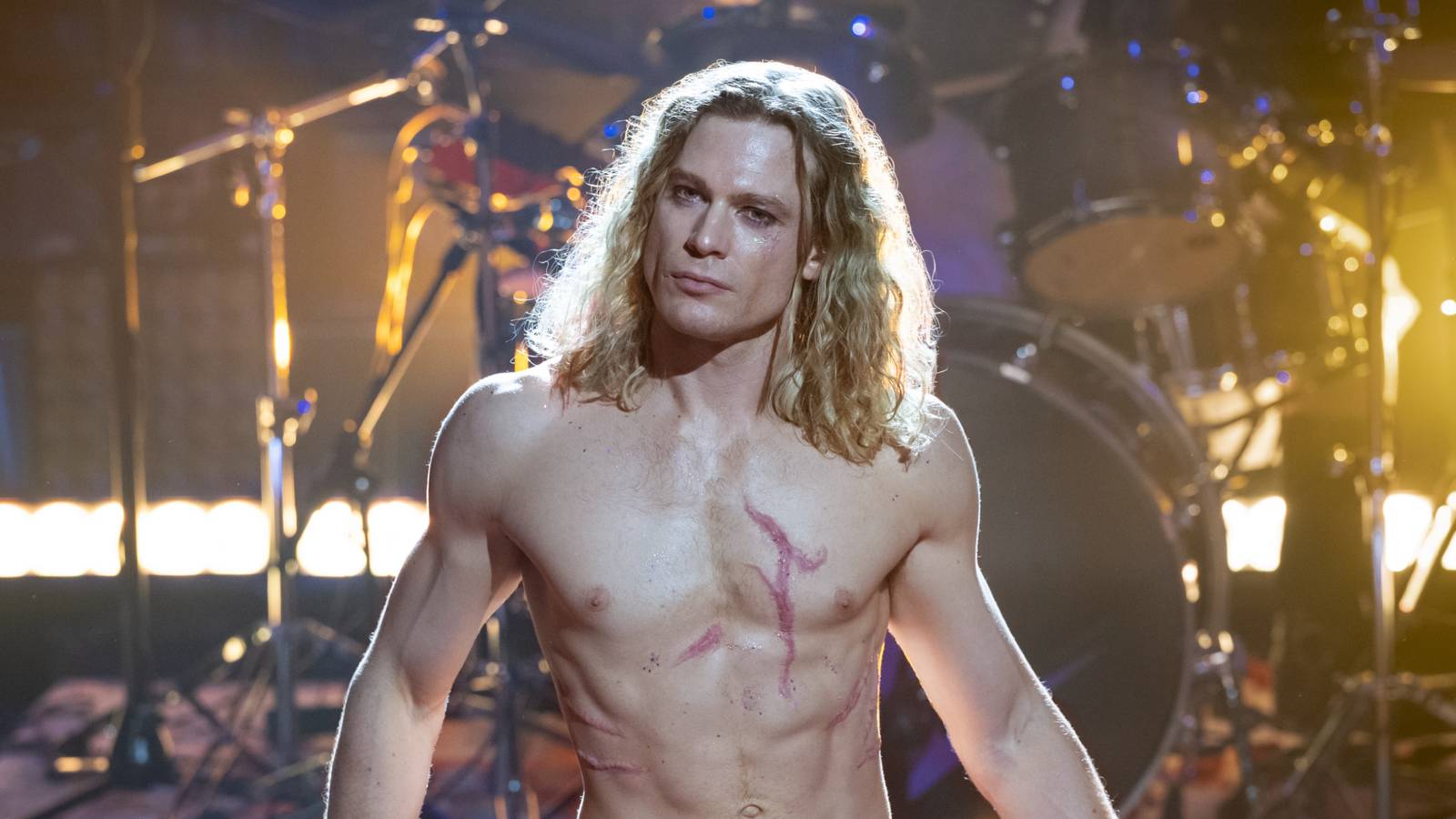 Sam Reid Brings Lestat's Rock God Era to Life in Live Concert Event Ahead of Season 3