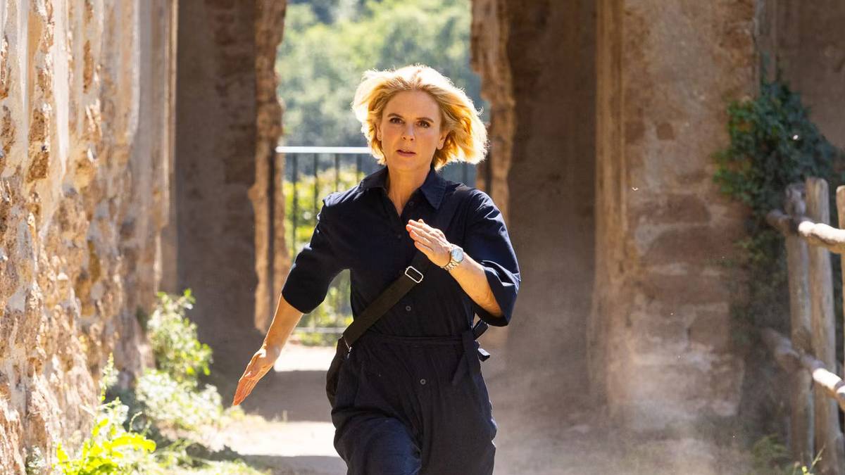 Signora Volpe: The Sophisticated Spy Mystery That's Your Perfect Weekend Escape