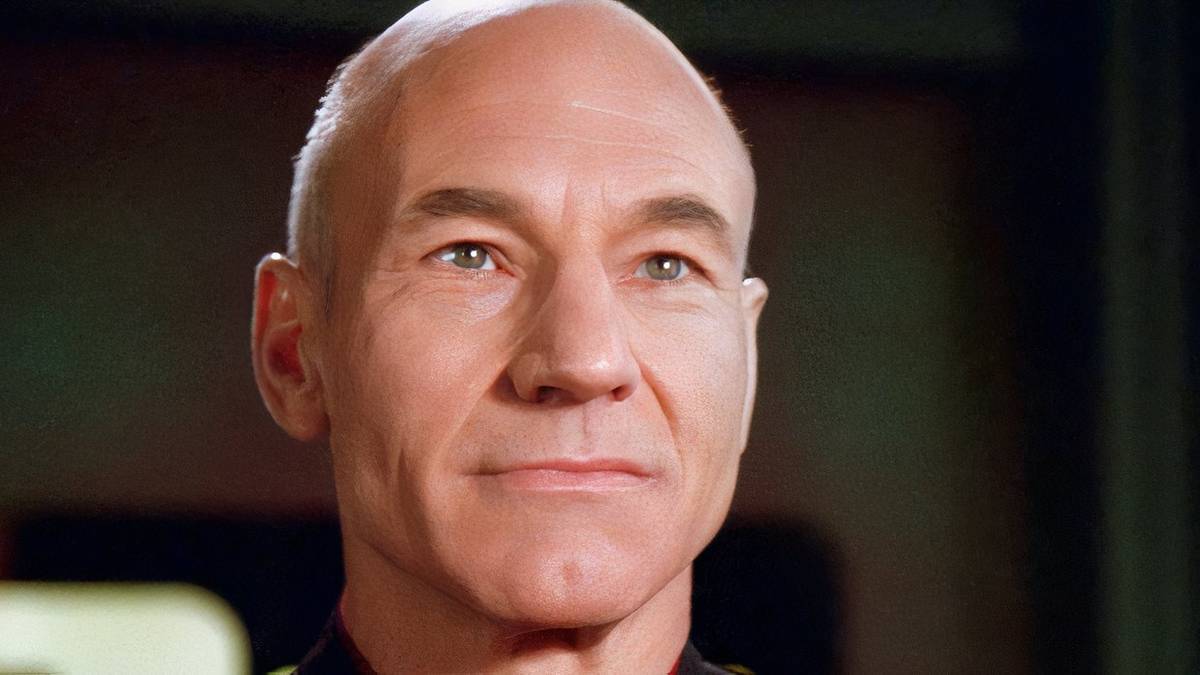 Star Trek Online Players Honor Patrick Stewart with a Galaxy-Class Tribute