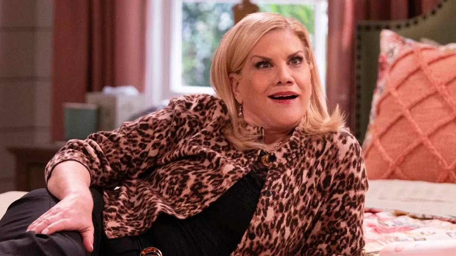 The 5-Year Sitcom Sweet Spot: 10 Perfect Comedies Ranked