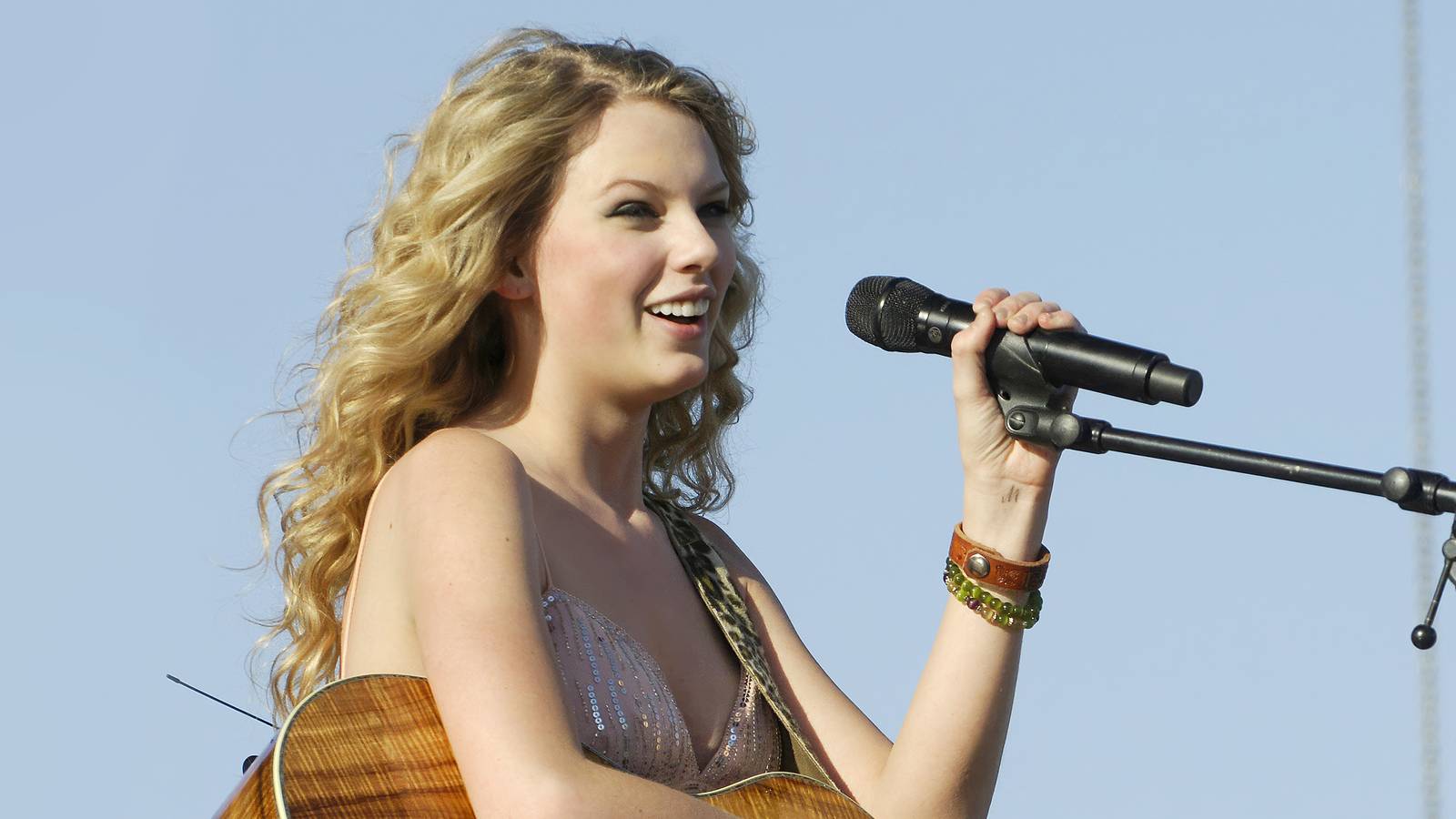 When Taylor Swift Rocked Out With Def Leppard's Joe Elliott: A Classic Rock Dream