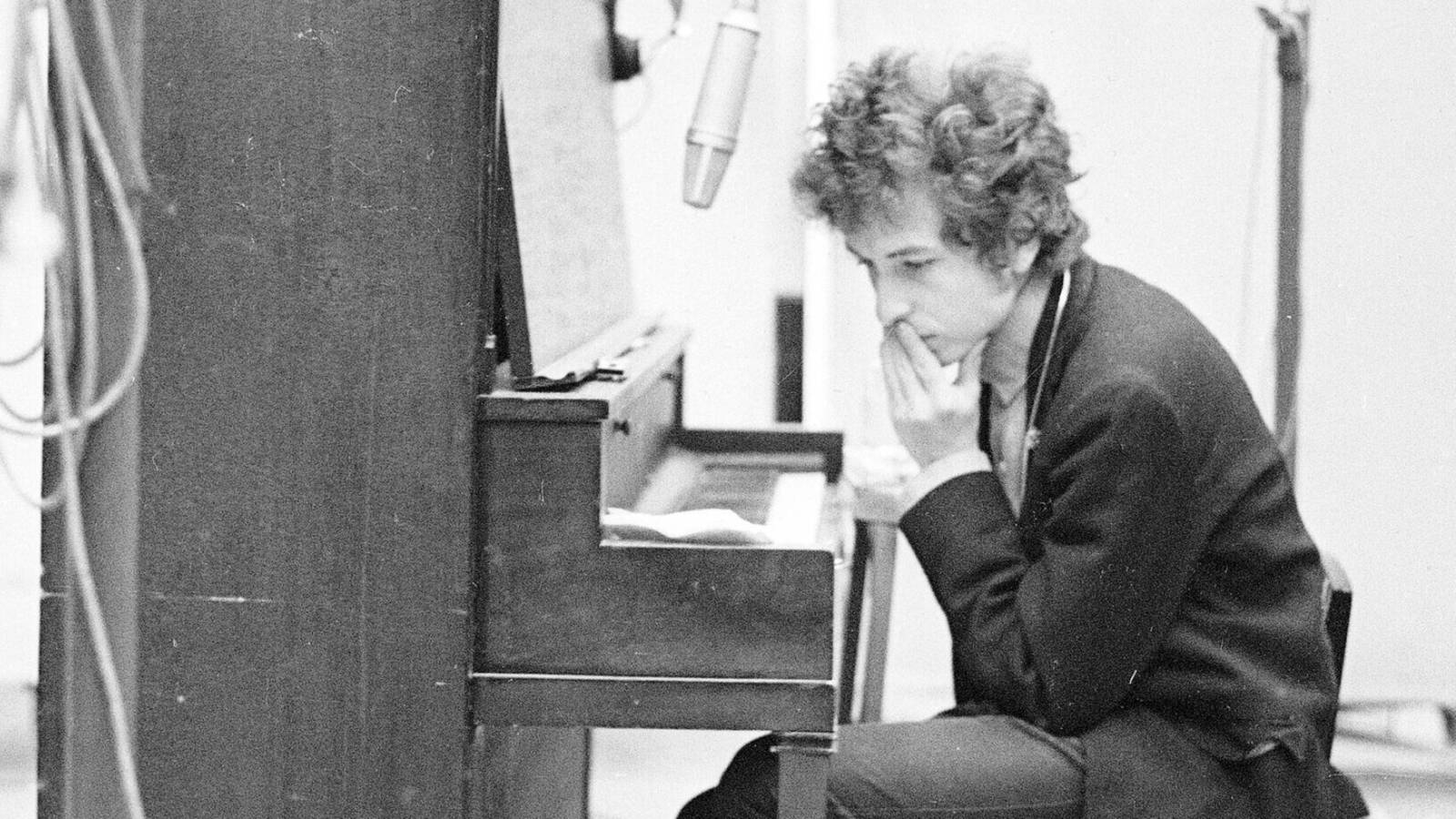 Why Bob Dylan's 'Subterranean Homesick Blues' Outshines 'Blowin' in the Wind'